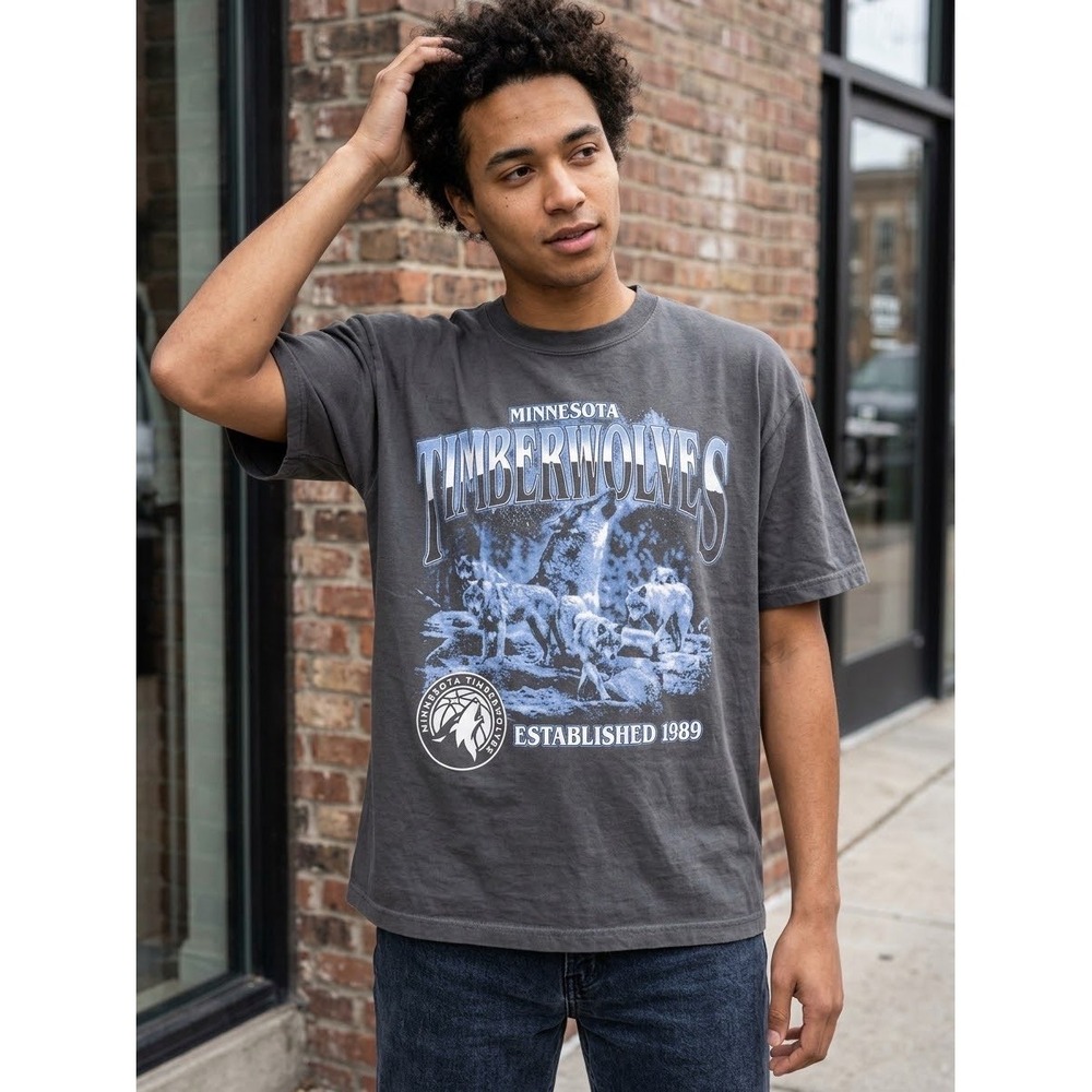 NBA Minnesota Timberwolves Graphic Tee Mens Large Gray Boxy Fit Mad Engine NEW